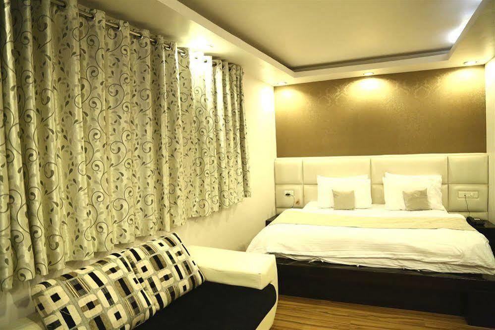 Hotel Elegance Nueva Delhi Exterior foto